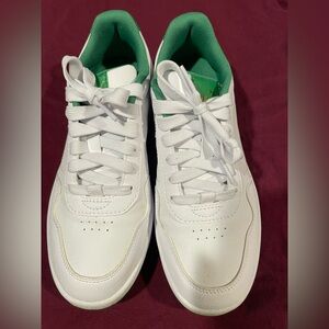 Size 7 women’s Puma sneakers
